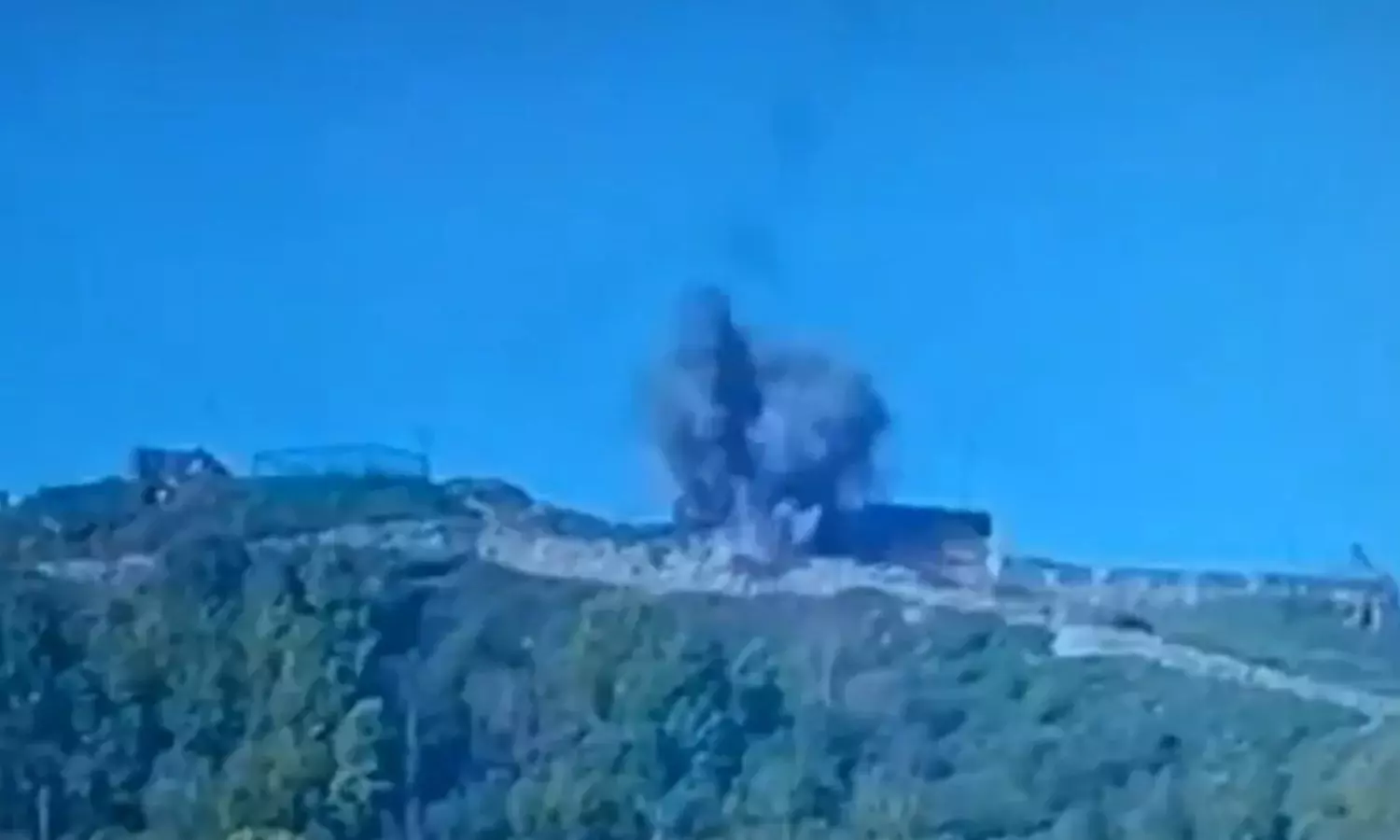 ஆபரேஷன் சிந்தூர்: பாகிஸ்தான் பயங்கரவாத முகாம்கள் துல்லியமாக தாக்கப்பட்ட புதிய வீடியோவை வெளியிட்ட ராணுவம்