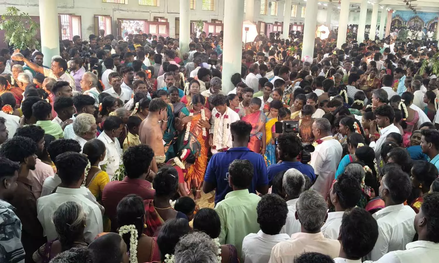 திருவந்திபுரம் தேவநாத சுவாமி கோவிலில் ஒரே நாளில் 130 திருமணங்கள் திருவந்திபுரம் தேவநாத சுவாமி கோவிலில் ஒரே நாளில் 130 திருமணங்கள்