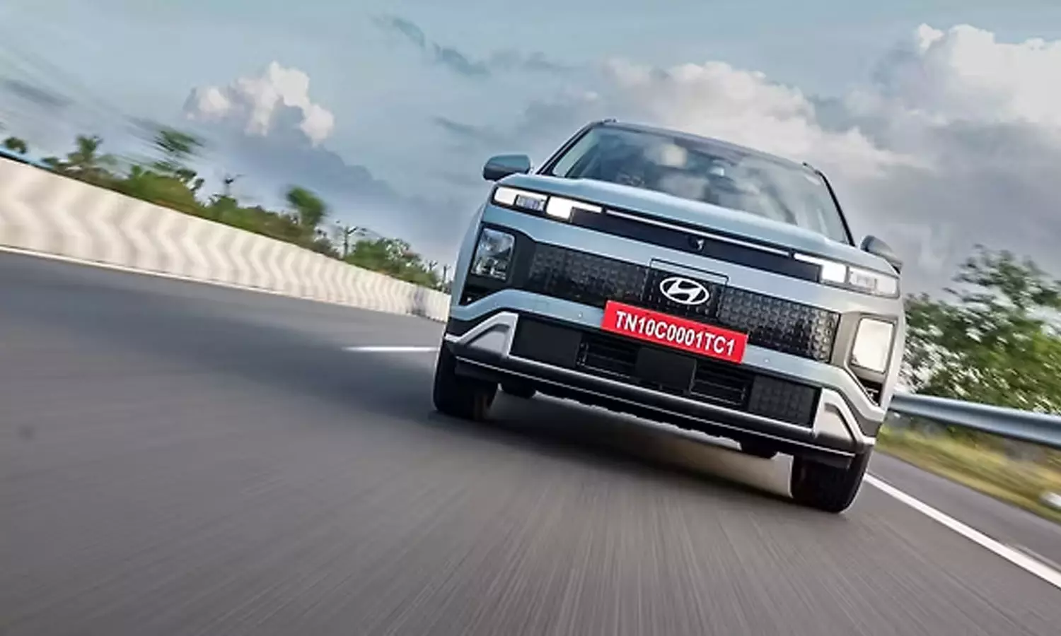 மூன்று புது வேரியண்ட்கள், பல்வேறு புது அம்சங்கள்... கிரெட்டா EV-யை அப்டேட் செய்த ஹூண்டாய் மூன்று புது வேரியண்ட்கள், பல்வேறு புது அம்சங்கள்... கிரெட்டா EV-யை அப்டேட் செய்த ஹூண்டாய்