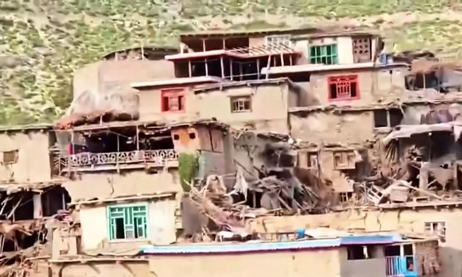 ஆப்கானிஸ்தான் நிலநடுக்கம்: பலி எண்ணிக்கை 2,200 ஆக உயர்வு ஆப்கானிஸ்தான் நிலநடுக்கம்: பலி எண்ணிக்கை 2,200 ஆக உயர்வு