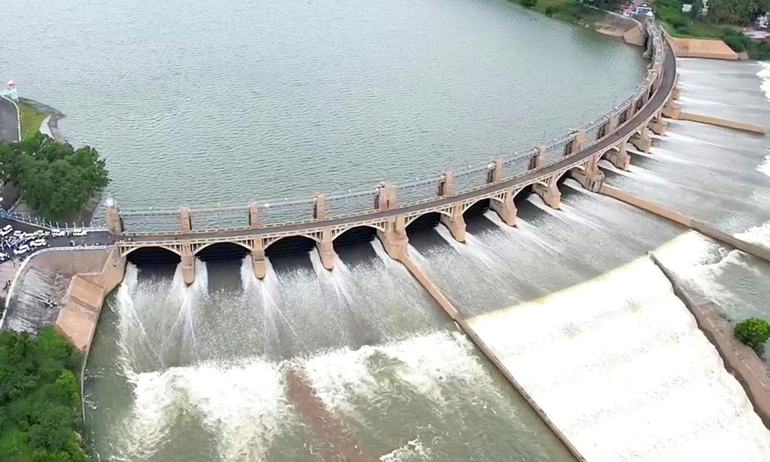 மேட்டூர் அணையில் இருந்து 16 கண் மதகு வழியாக மீண்டும் தண்ணீர் திறப்பு: காவிரி கரையோர மக்களுக்கு எச்சரிக்கை