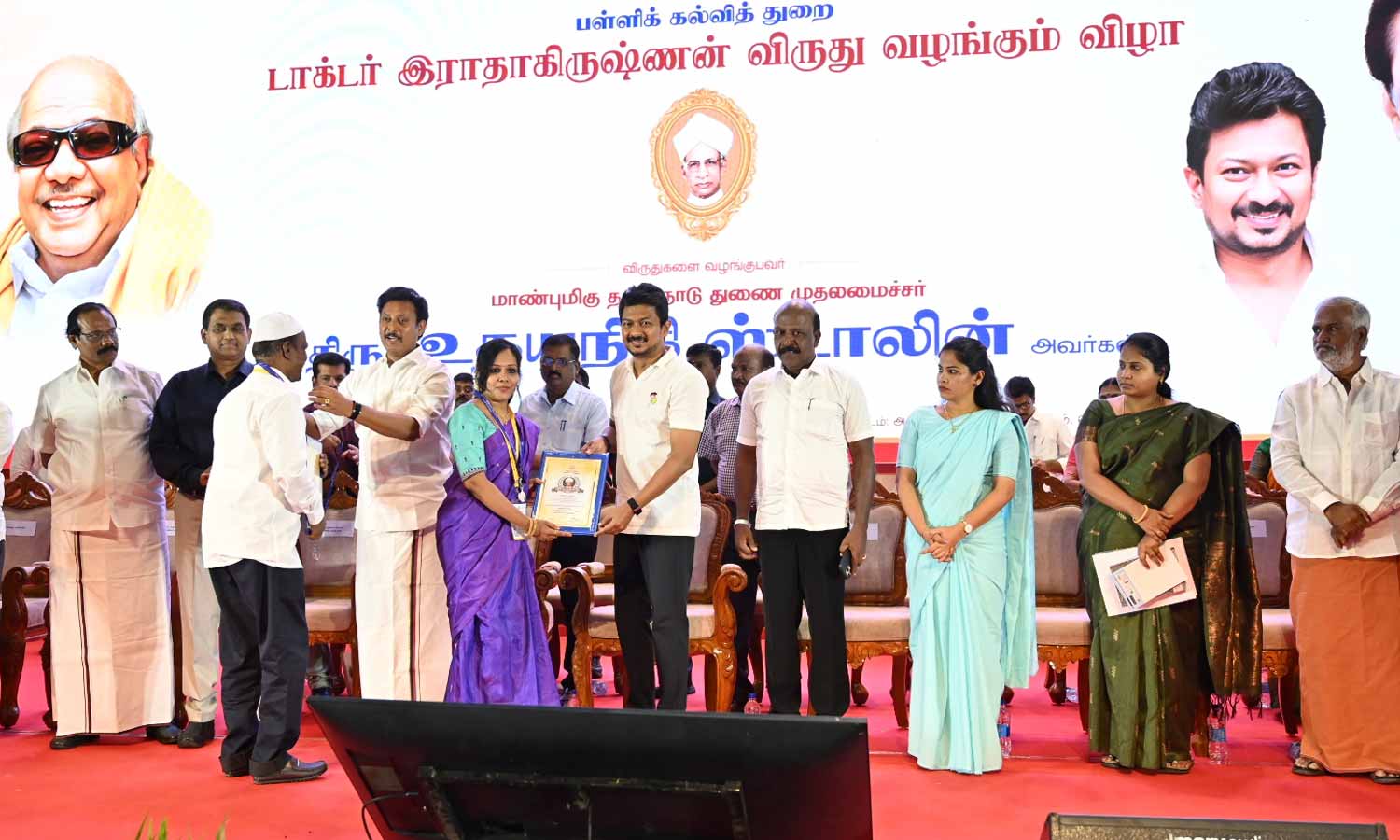 திருவள்ளூரில் டாக்டர் ராதாகிருஷ்ணன் சிலை விரைவில் திறக்கப்படும்- உதயநிதி ஸ்டாலின் தகவல்