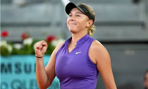 அமெரிக்க ஓபன் டென்னிஸ்: நவோமி ஒசாகாவை வீழ்த்தி இறுதிக்கு முன்னேறிய அமெரிக்க வீராங்கனை