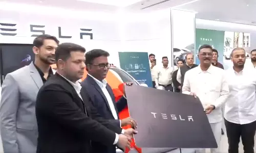 இந்தியாவில் விற்பனையை தொடங்கிய டெஸ்லா: முதல் காரை பெற்ற மகிழ்ச்சியில் வாடிக்கையாளர்