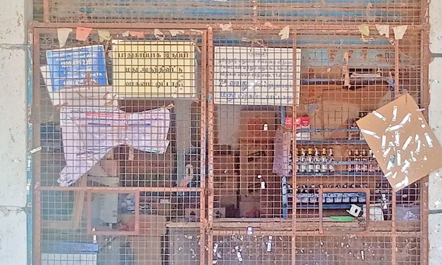 டாஸ்மாக் கடையின் பூட்டை உடைத்து பல ஆயிரம் மது பாட்டில்கள் கொள்ளை