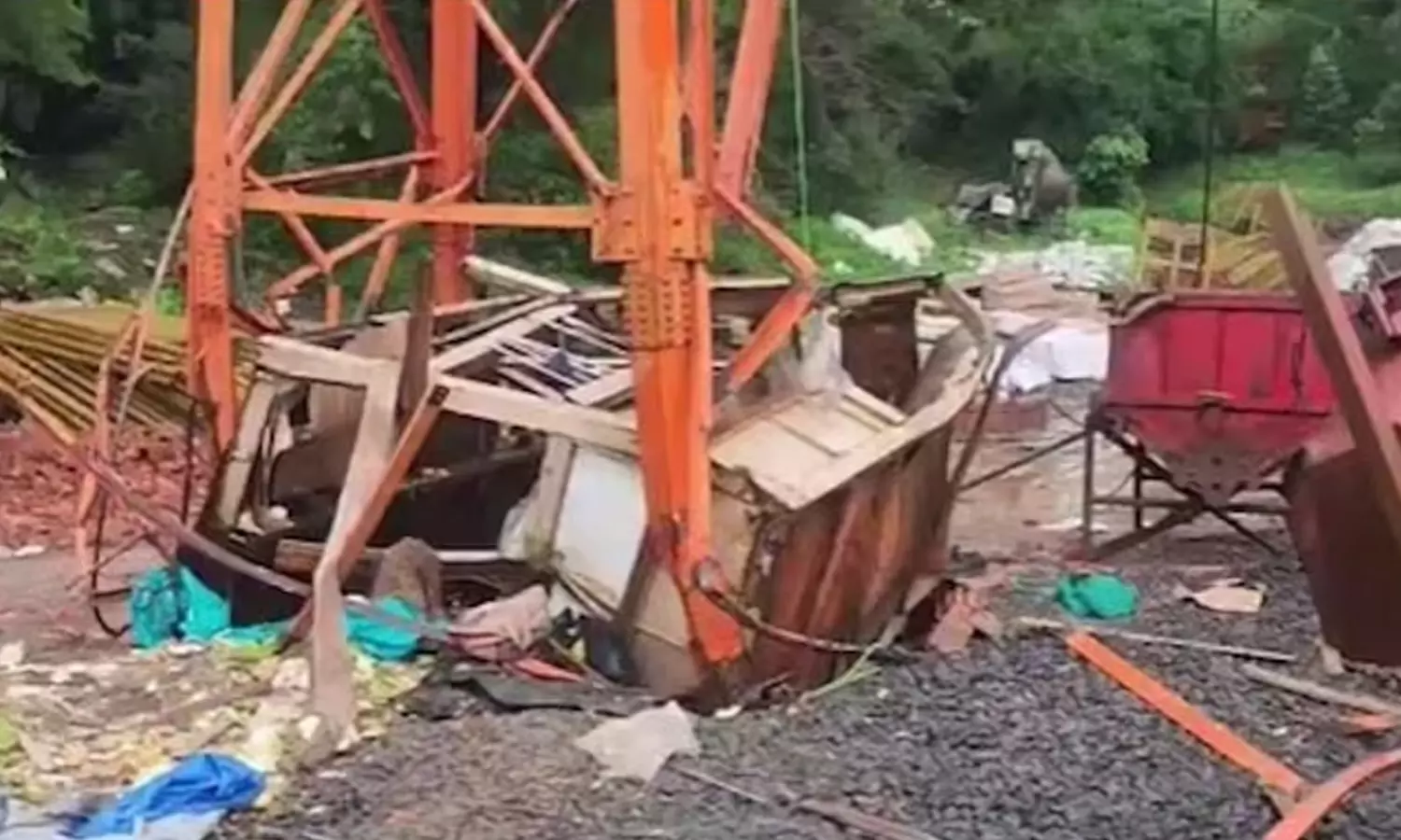 குஜராத் கோவிலில் ரோப்கார் அறுந்து விழுந்து விபத்து- 6 பேர் உயிரிழப்பு