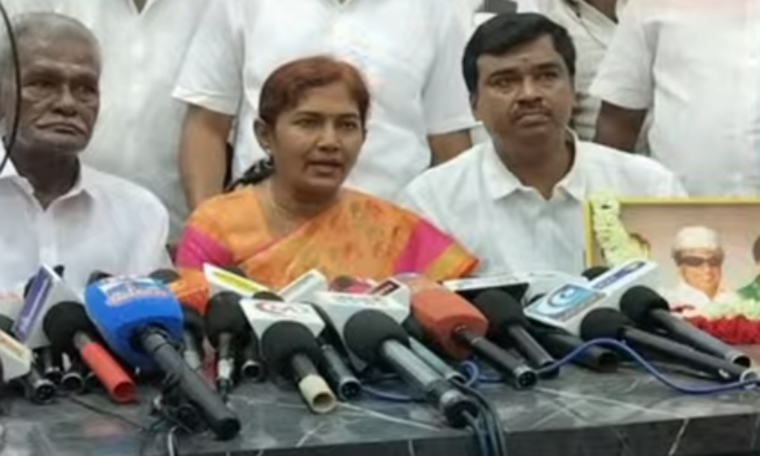 செங்கோட்டையனுக்கு ஆதரவாக கட்சி பதவியை துறக்கும் அ.தி.மு.க. முன்னாள் எம்.பி.