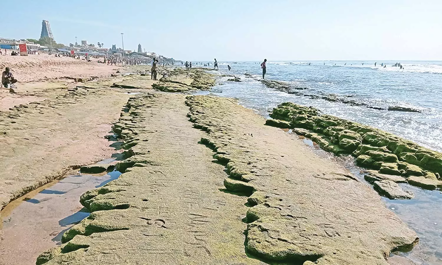 திருச்செந்தூரில் 2-வது நாளாக உள்வாங்கி காணப்பட்ட கடல்