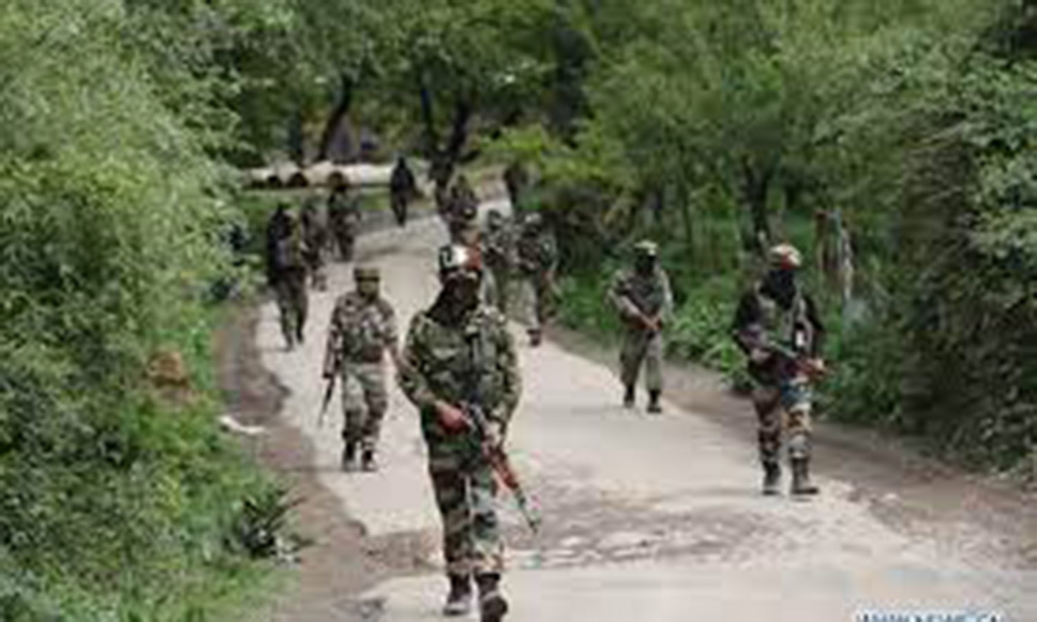 காஷ்மீரில் துப்பாக்கி சண்டை- பயங்கரவாதி சுட்டுக்கொலை