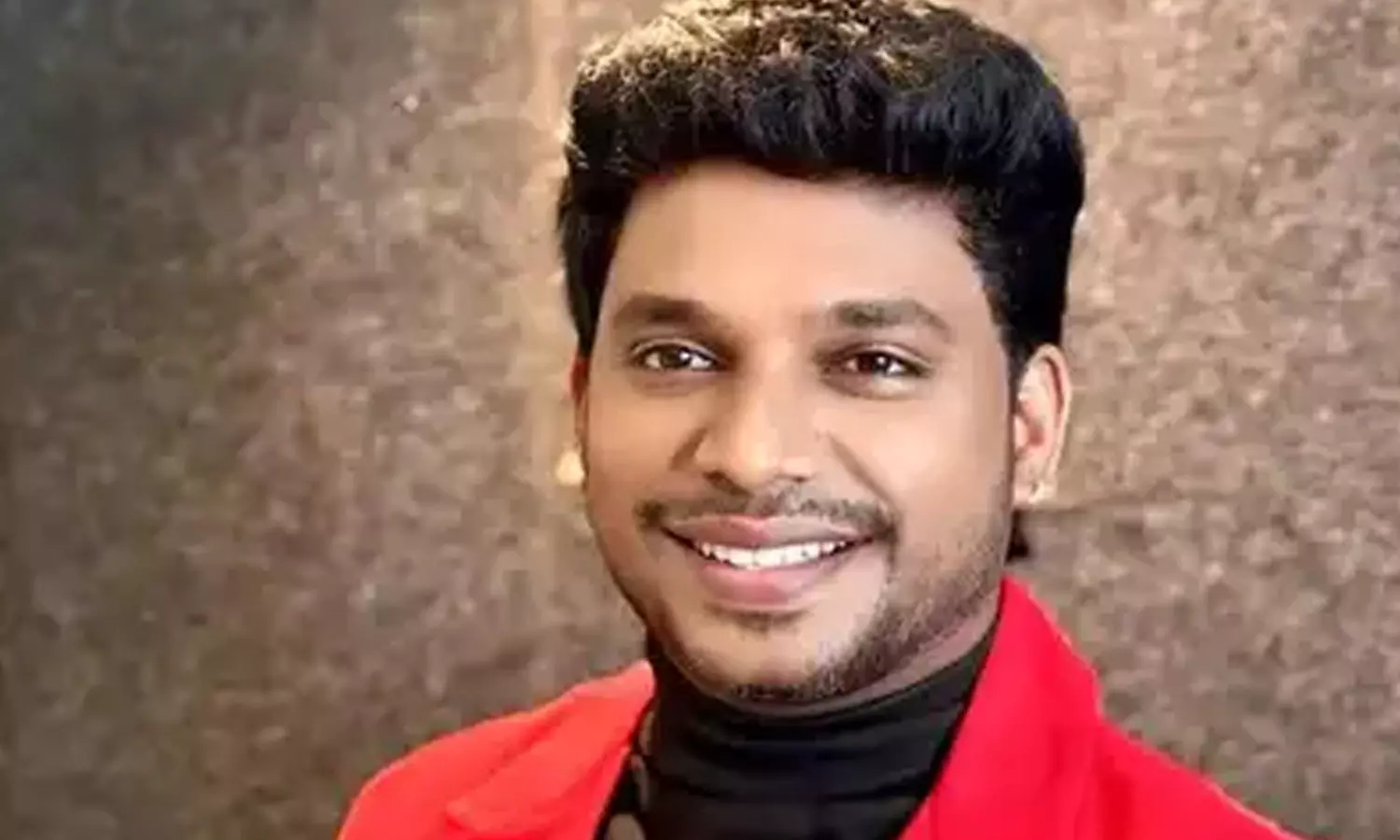 திருமணம் செய்வதாக கூறி ஏமாற்றிவிட்டார்..! நடிகர் நாஞ்சில் விஜயன் மீது திருநங்கை பரபரப்பு புகார்