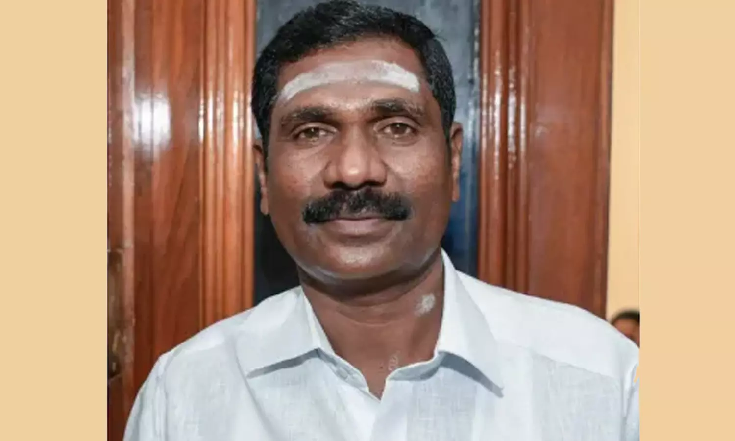 ஈரோடு மேற்கு மாவட்ட அ.தி.மு.க.வினர் இ.பி.எஸ். பக்கம்- செங்கோட்டையன் ஆதரவு எம்.எல்.ஏ. திடீர் பல்டி ஈரோடு மேற்கு மாவட்ட அ.தி.மு.க.வினர் இ.பி.எஸ். பக்கம்- செங்கோட்டையன் ஆதரவு எம்.எல்.ஏ. திடீர் பல்டி