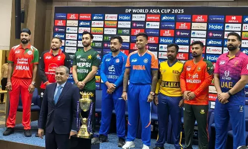 ஆசிய கோப்பை அறிமுகம்: கூட்டாக புகைப்படம் எடுத்துக் கொண்ட கேப்டன்கள்