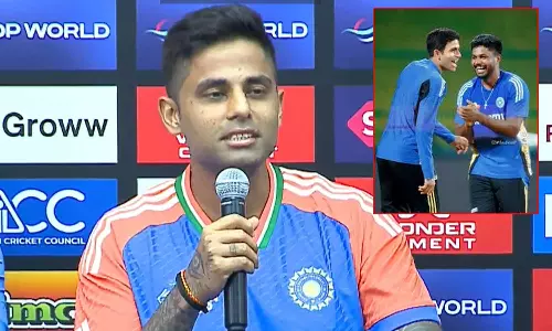 ஆடும் லெவன் குறித்து மெசேஜ் அனுப்புகிறேன்: சஞ்சு சாம்சன் குறித்த கேள்விக்கு சூர்யகுமார் யாதவ் பதில்..!