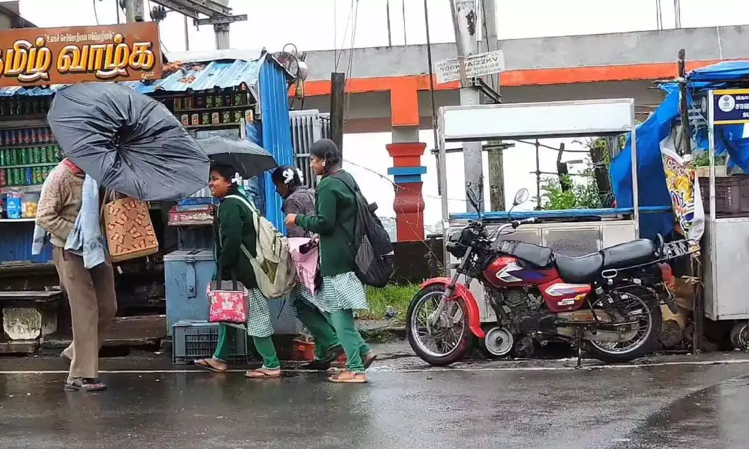 தொடர் மழையால் கொடைக்கானலில் 1 முதல் 5-ம் வகுப்பு வரை பள்ளிகளுக்கு இன்று விடுமுறை