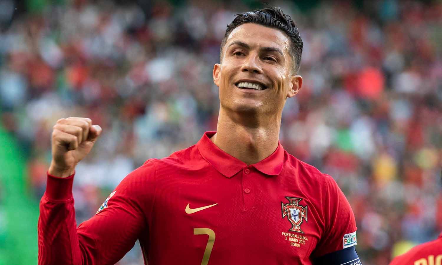 உலக கோப்பை கால்பந்து தகுதி சுற்று- புதிய சாதனை படைத்த ரொனால்டோ