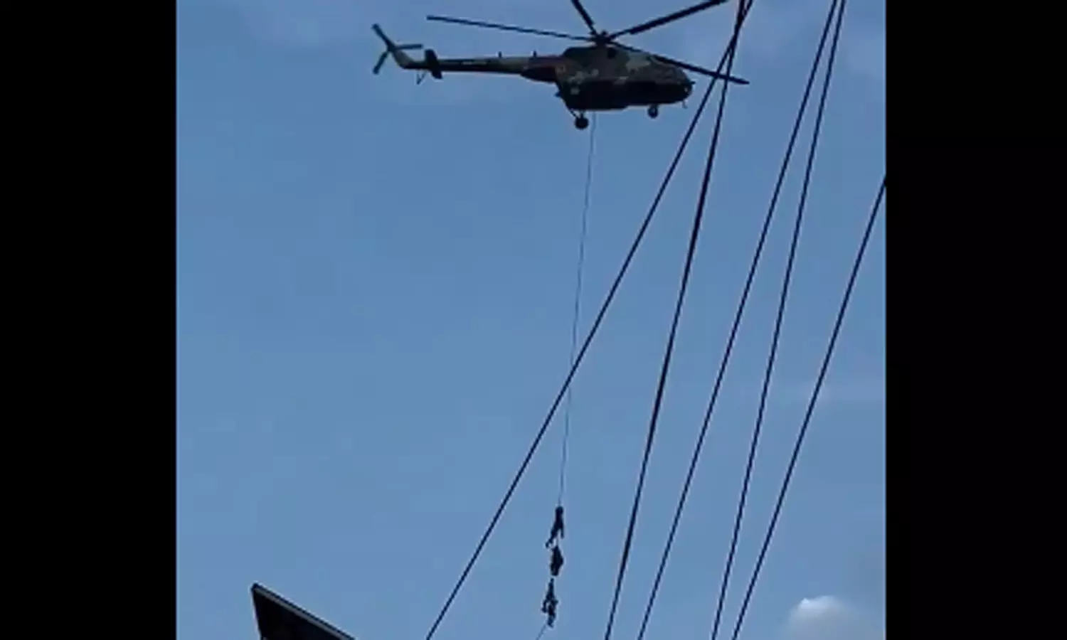 வீடுகளுக்கு தீவைத்த போராட்டக்காரர்கள்: உயிர் தப்பிய அமைச்சர்கள்-வைரலாகும் வீடியோ வீடுகளுக்கு தீவைத்த போராட்டக்காரர்கள்: உயிர் தப்பிய அமைச்சர்கள்-வைரலாகும் வீடியோ