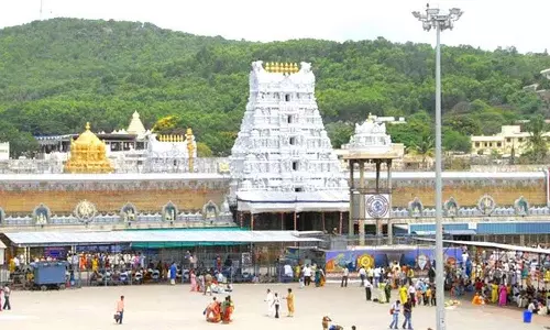 திருப்பதியில் 12 மணி நேரம் காத்திருந்து பக்தர்கள் தரிசனம்