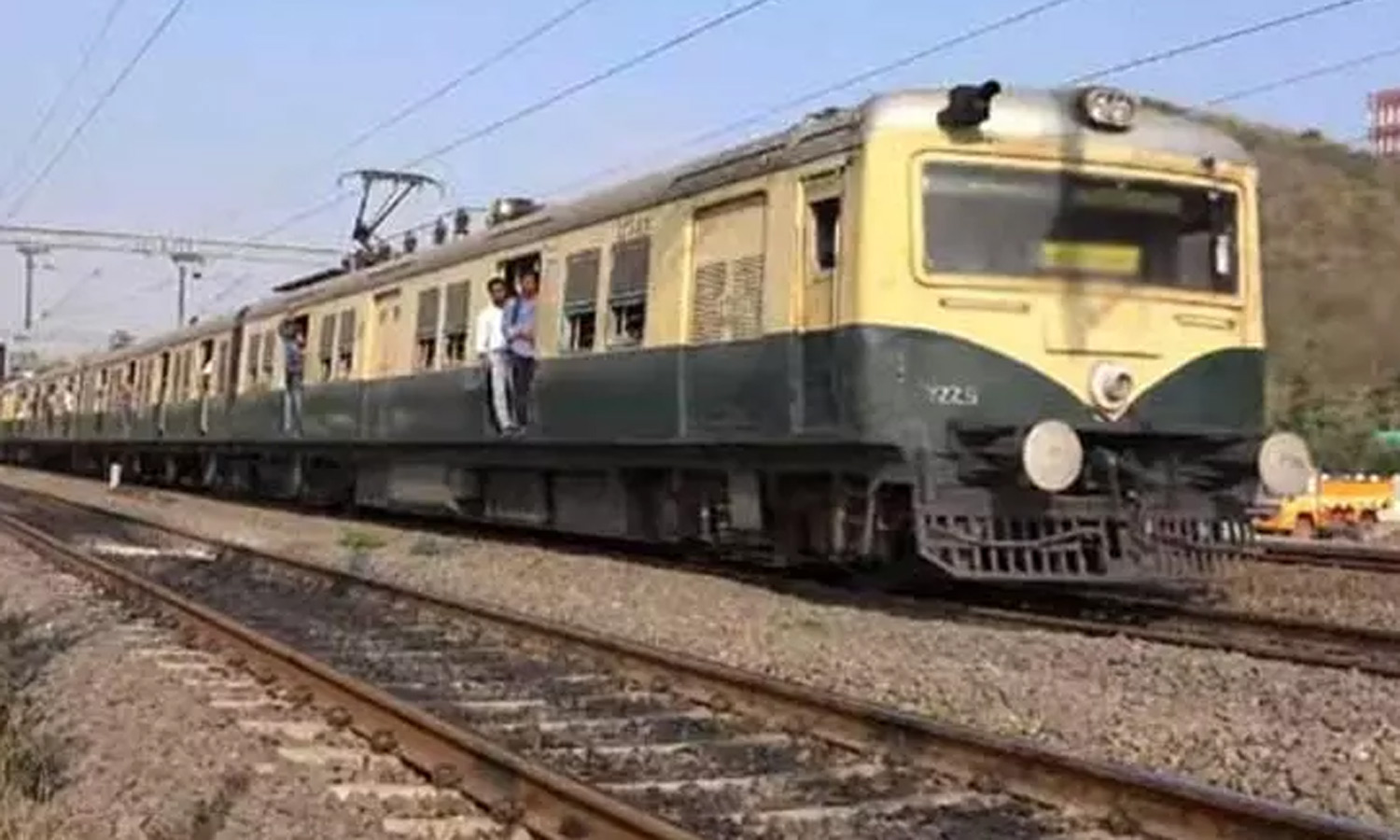 பயணிகள் கவனத்திற்கு... 6 மின்சார ரெயில் சேவை இன்று இரவு ரத்து