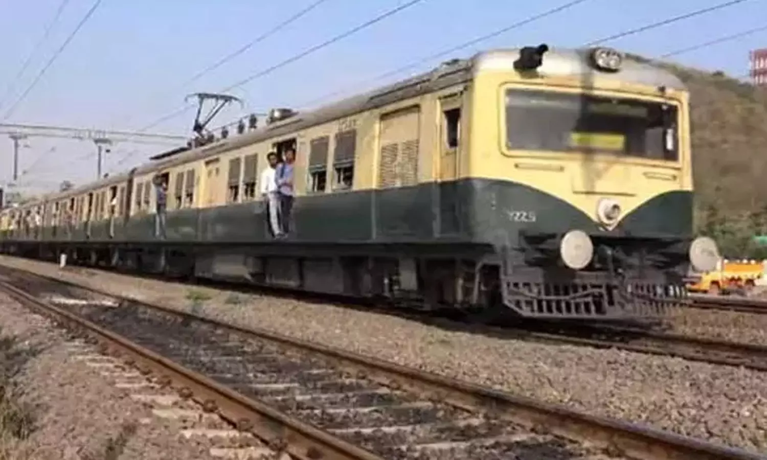 பயணிகள் கவனத்திற்கு... 6 மின்சார ரெயில் சேவை இன்று இரவு ரத்து பயணிகள் கவனத்திற்கு... 6 மின்சார ரெயில் சேவை இன்று இரவு ரத்து