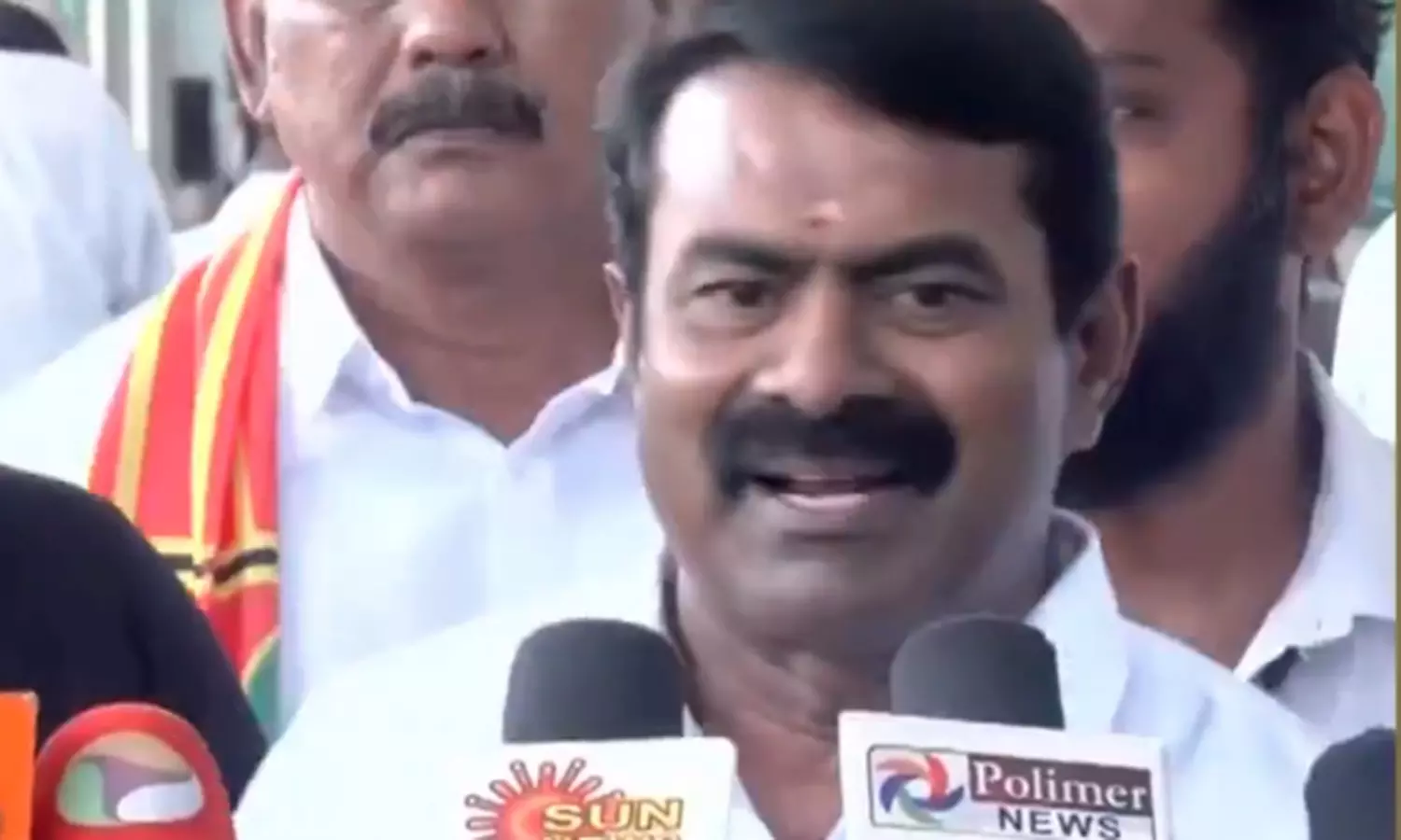 முத்துராமலிங்கத் தேவர் பெயர் வேண்டாம்... பாண்டிய மன்னர் பெயரை வையுங்க - சீமான் கோரிக்கை