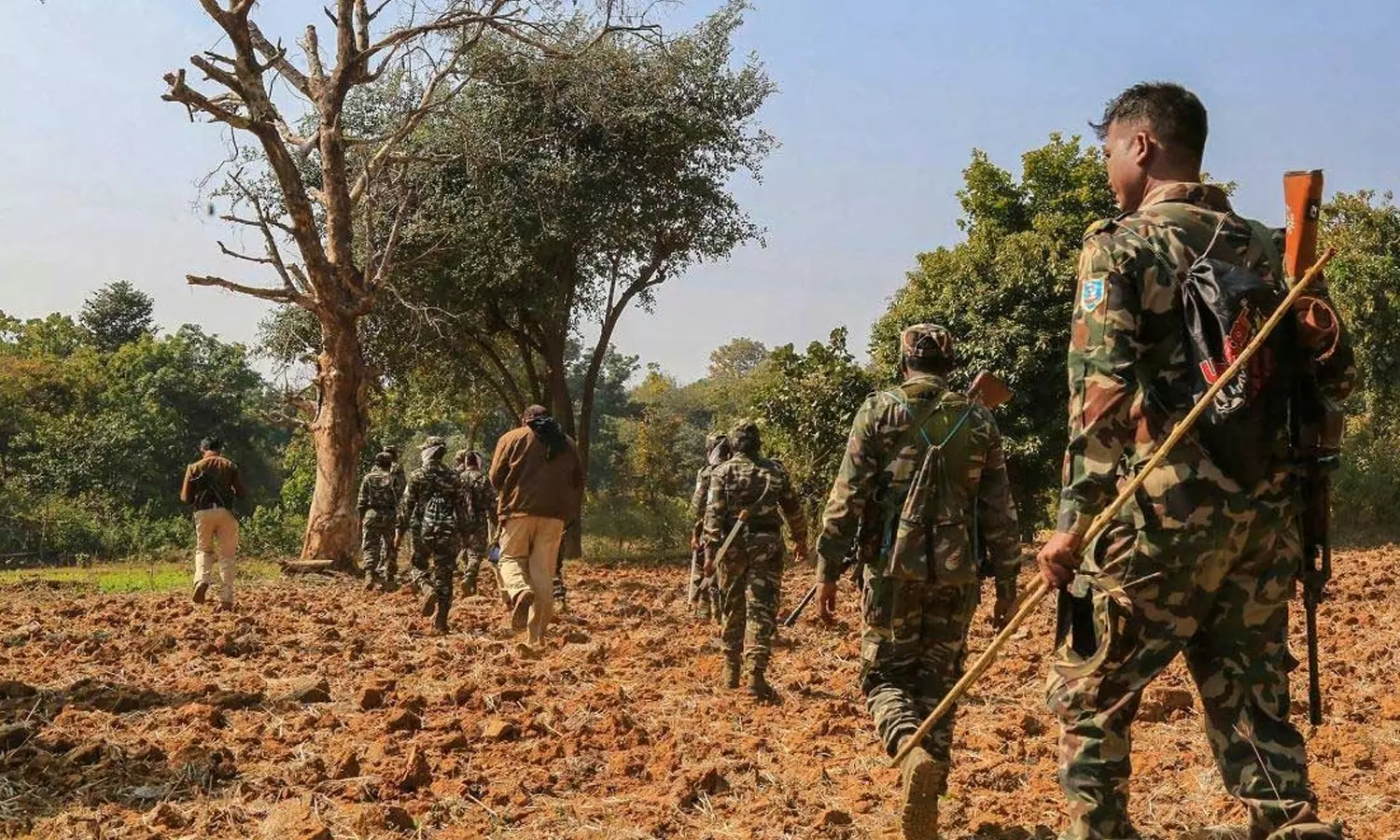 சத்தீஸ்கரில் காவல் நிலையத்தில் 16 நக்சலைட்டுகள் சரண்