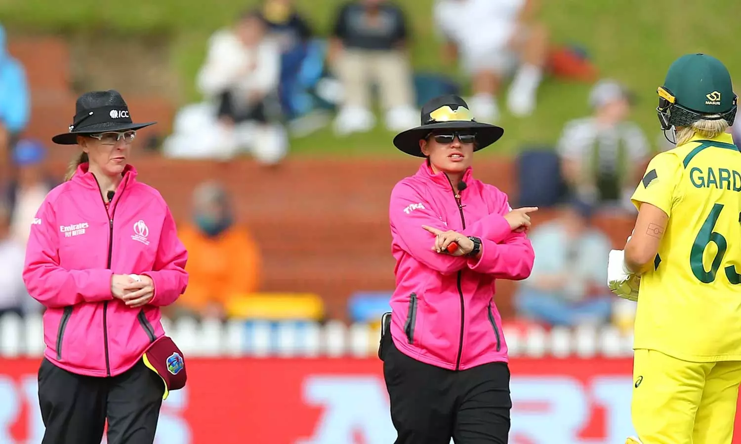 உலக கோப்பைக்கான அனைத்து நடுவர்களும் பெண்கள்: கிரிக்கெட் வரலாற்றில் முதன்முறை என ஐசிசி அறிவிப்பு உலக கோப்பைக்கான அனைத்து நடுவர்களும் பெண்கள்: கிரிக்கெட் வரலாற்றில் முதன்முறை என ஐசிசி அறிவிப்பு