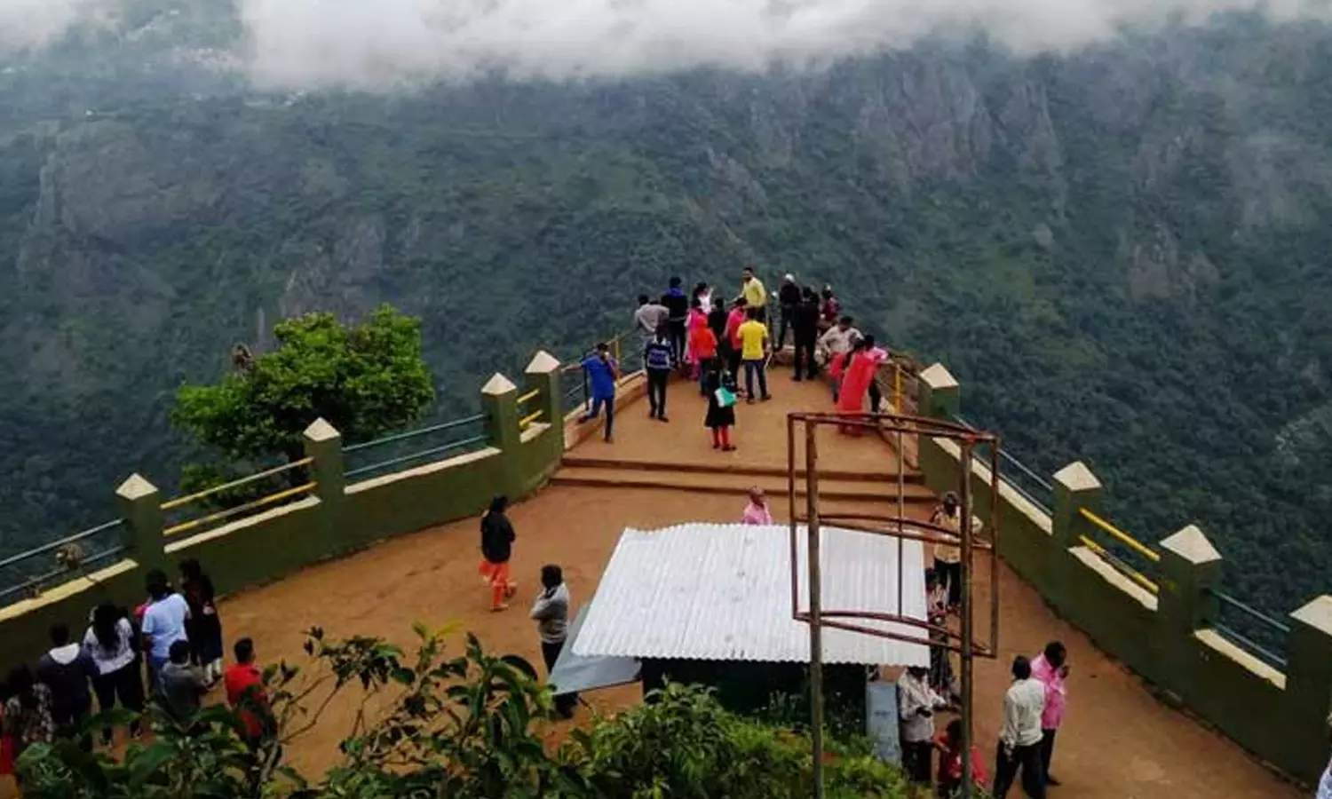 குன்னூர் டால்பின் நோஸ் காட்சி முனை தற்காலிகமாக மூடல் குன்னூர் டால்பின் நோஸ் காட்சி முனை தற்காலிகமாக மூடல்