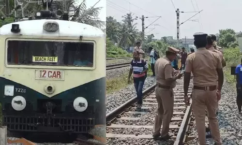 சென்னையில் தண்டவாளத்தை கடக்க முயன்ற 228 பேர் ரெயில் மோதி பலி- ரெயில்வே அதிகாரிகள் தகவல்