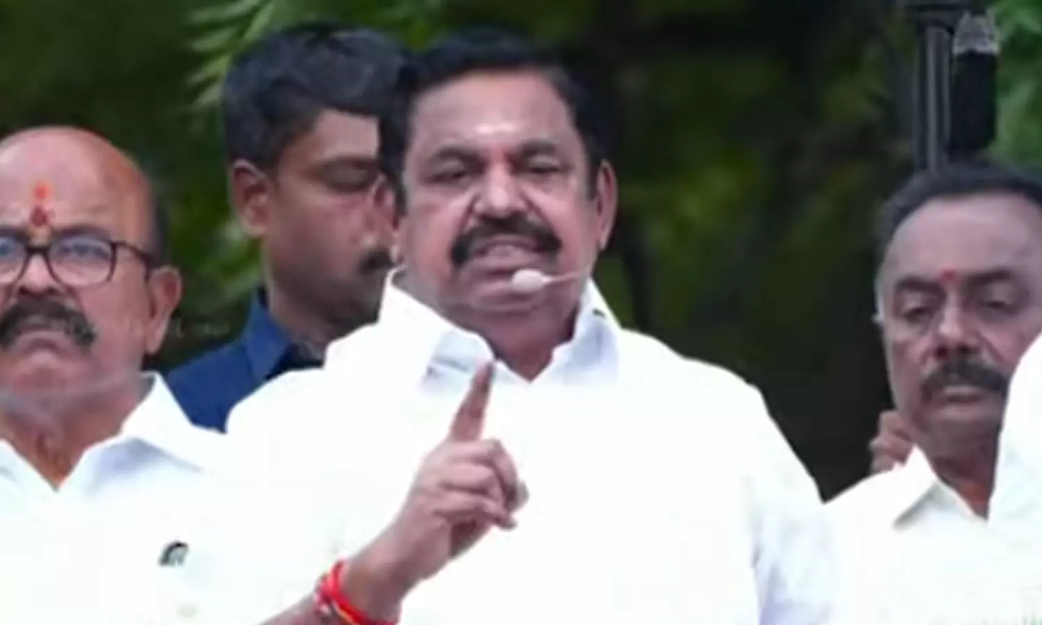 அ.தி.மு.க. ஆட்சியில் கொண்டுவரப்பட்ட திட்டங்களை தி.மு.க. அரசு முடக்கிவிட்டது- எடப்பாடி பழனிசாமி