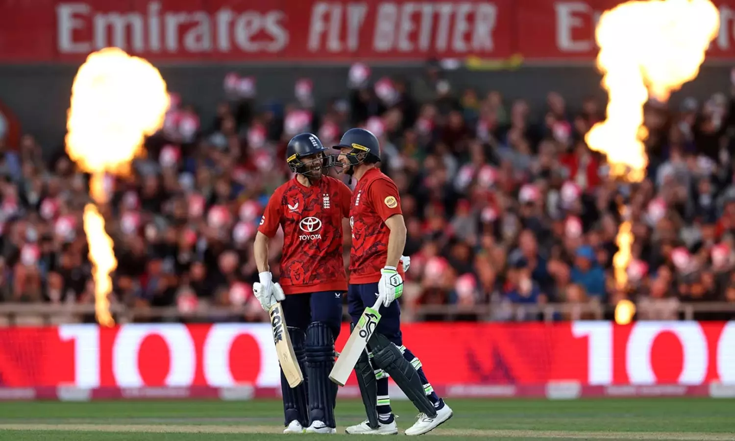 ருத்ர தாண்டவமாடிய பிலிப் சால்ட்: 2வது டி20 போட்டியில் இங்கிலாந்து 304 ரன்கள் குவிப்பு