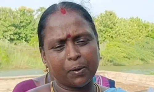 ஆற்றுக்குள் விழுந்து தத்தளித்த 2 சிறுவர்கள்: உயிரை பணயம் வைத்து காப்பாற்றிய பெண்ணுக்கு குவியும் பாராட்டு