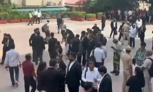 டெல்லி ஐகோர்ட்டுக்கு வெடிகுண்டு மிரட்டல்.. அனைவரும் அவசர வெளியேற்றம்