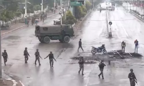 நேபாளில் இந்திய சுற்றுலாப் பயணிகள் சென்ற பேருந்து மீது தாக்குதல்..