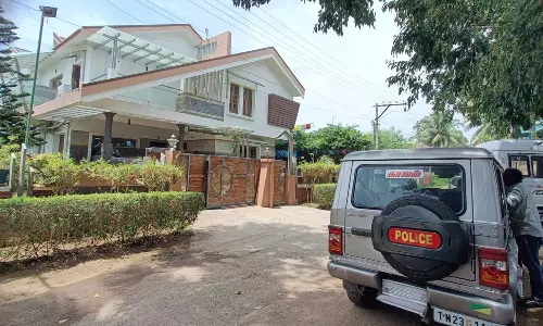 காட்பாடி தொழிலதிபர் வீட்டில் சி.பி.சி.ஐ.டி. போலீசார் சோதனை