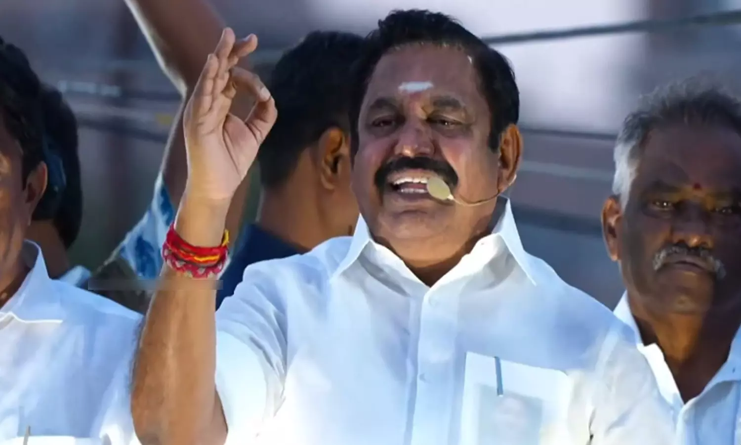 தமிழ்நாட்டில் காவலர்களுக்கே பாதுகாப்பு இல்லை- எடப்பாடி பழனிசாமி தமிழ்நாட்டில் காவலர்களுக்கே பாதுகாப்பு இல்லை- எடப்பாடி பழனிசாமி