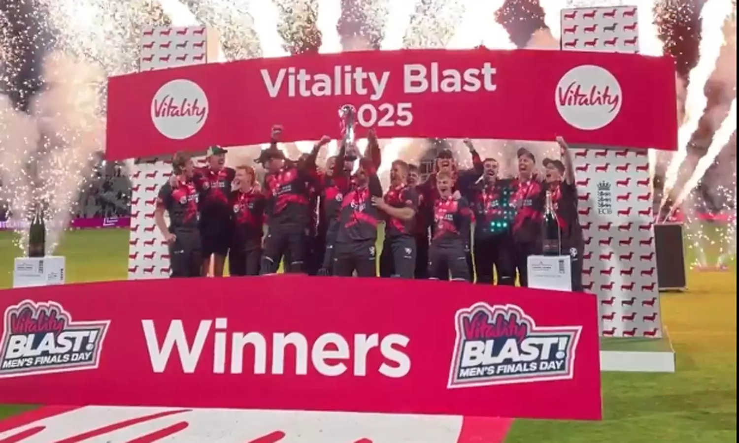 டி20 பிளாஸ்ட் தொடர்: சாம்பியன் பட்டம் வென்றது சாமர்செட் அணி