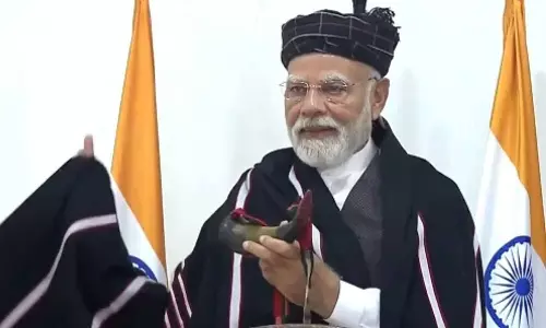 மணிப்பூருக்கு முன்பு மிசோரம் சென்றார் பிரதமர் மோடி - புதிய ரெயில் பாதையை திறந்து வைத்தார்