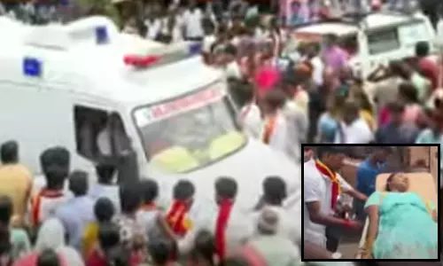 விஜய்யை காண காலை முதல் காத்திருக்கும் தொண்டர்கள்- 50 பேர் மயக்கம்