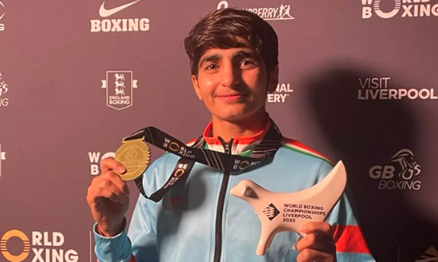 உலக குத்துச்சண்டை சாம்பியன்ஷிப்: தங்கம் வென்றார் மீனாட்சி