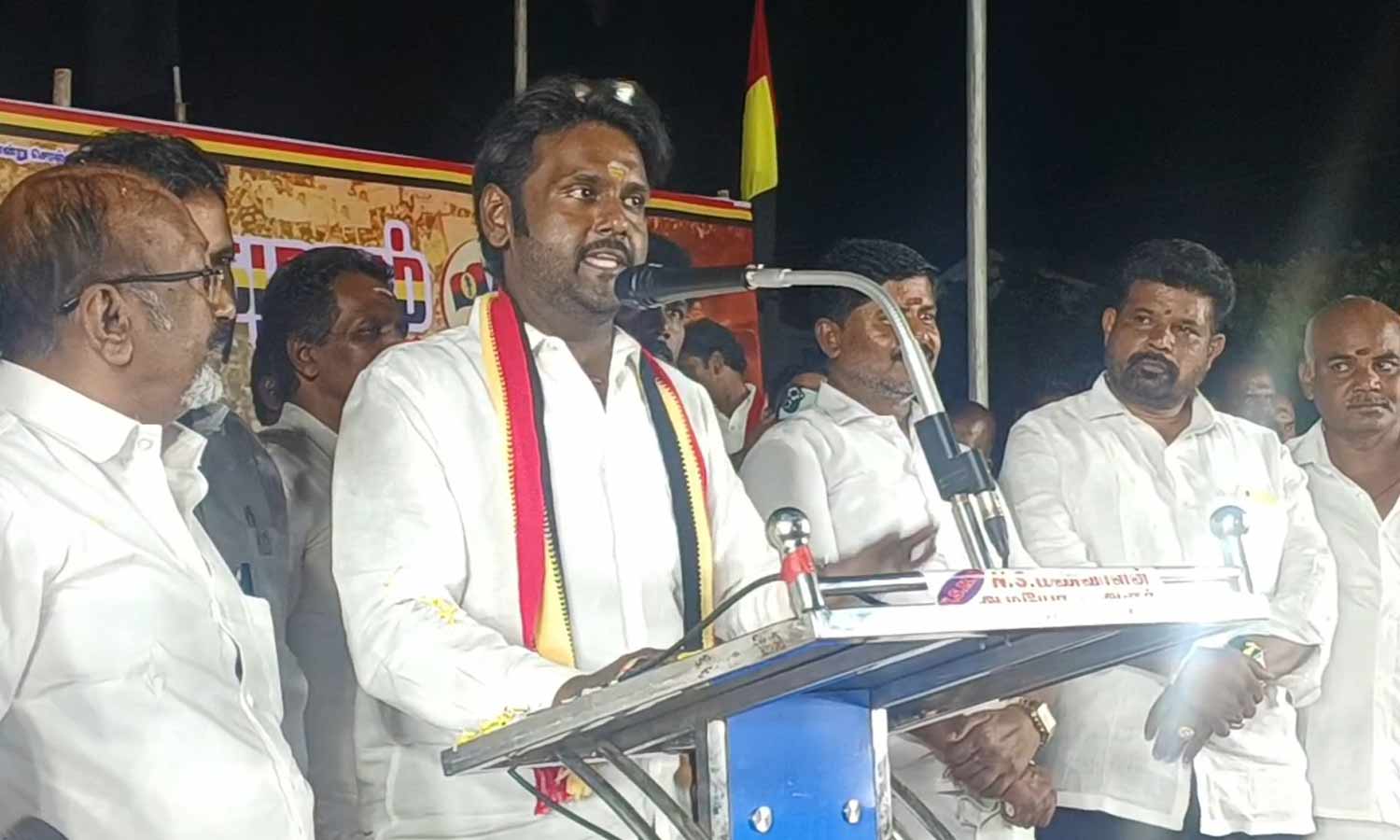 விஜயகாந்தை பார்த்து தான் சீமான், விஜய் கட்சி ஆரம்பித்துள்ளனர்- விஜயபிரபாகரன்