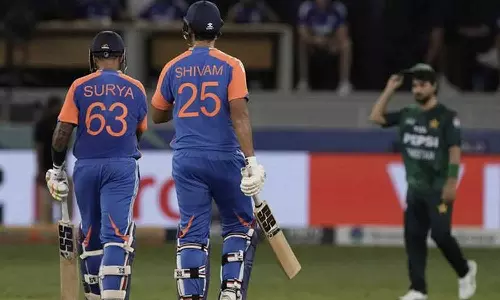 கைகுலுக்க மறுப்பு: இந்தியாவுக்கு எதிராக பாகிஸ்தான் புகார்