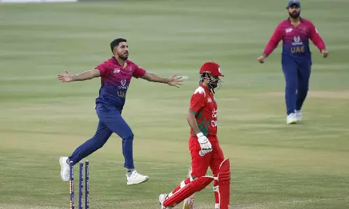 ஆசிய கோப்பை 2025: ஐக்கிய அரபு அமீரகம் எளிதாக வெற்றி- அடுத்த சுற்று வாய்பை இழந்தது ஓமன்