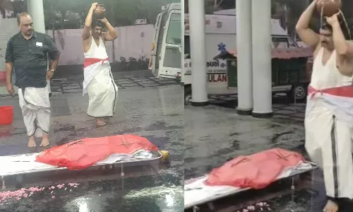 மத நல்லிணக்கம்: கிறிஸ்தவ மறுவாழ்வு மையத்தில் உயிரிழந்த இந்து பெண்: இறுதி சடங்கு செய்த இஸ்லாமியர்