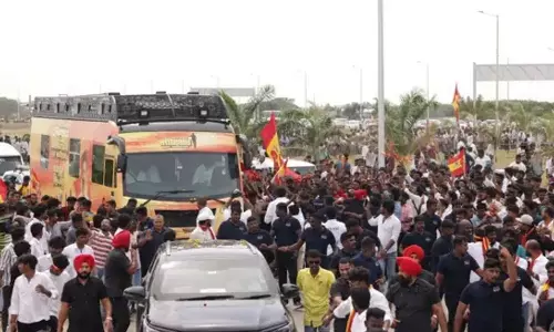 திருச்சியில் விஜய் பிரசாரத்தில் அரசு, தனியார் சொத்துக்கள் சேதம்?- த.வெ.க. நிர்வாகிகள் மீது வழக்கு