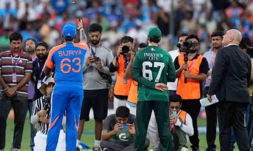 கை குலுக்க மறுத்த விவகாரம்: நடுவரை நீக்க கோரிக்கை விடுத்த பாகிஸ்தான்- நிராகரித்த ஐசிசி