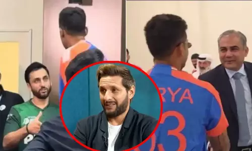 கை குலுக்க மறுத்த விவகாரம்: பாகிஸ்தான் கேப்டனிடம் சூர்யகுமார் கைகுலுக்கினார் - அப்ரிடி