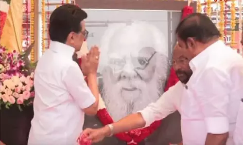 தந்தை பெரியாரின் உருவப் படத்திற்கு முதலமைச்சர் மு.க.ஸ்டாலின் மரியாதை- உறுதிமொழி ஏற்பு