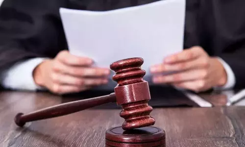 அரசு பள்ளியில் மாணவர்கள் கோஷ்டி மோதல்- 15 மாணவர்களுக்கு நூதன தண்டனை