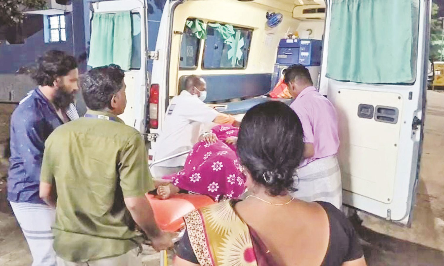 சீர்காழி அரசு மருத்துவமனையில் ஊசி போட்ட கர்ப்பிணிகள் உள்ளிட்ட 27 பேருக்கு உடல்நல பாதிப்பு