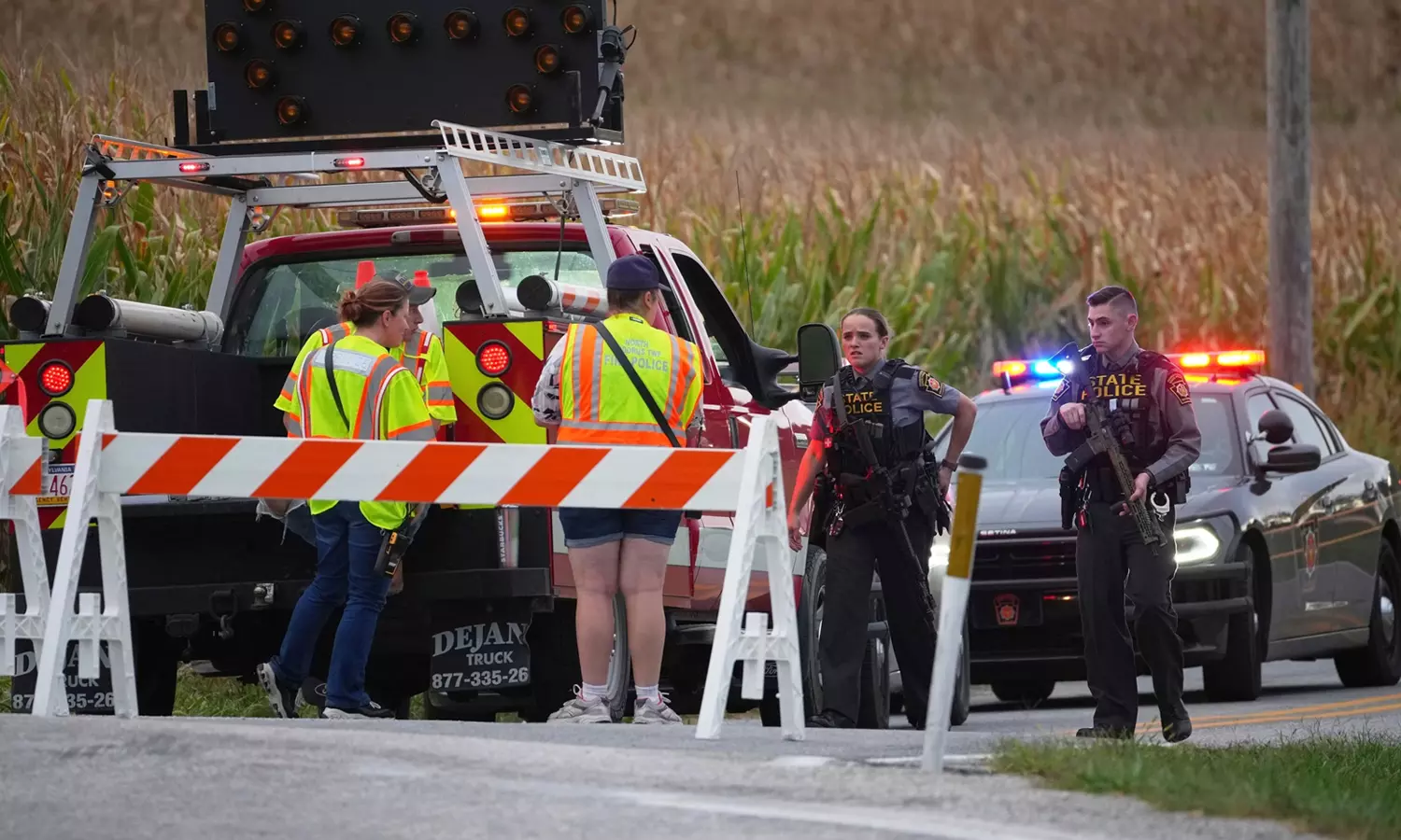 அமெரிக்காவில் துப்பாக்கி சூடு- 3 போலீஸ் அதிகாரிகள் உயிரிழப்பு